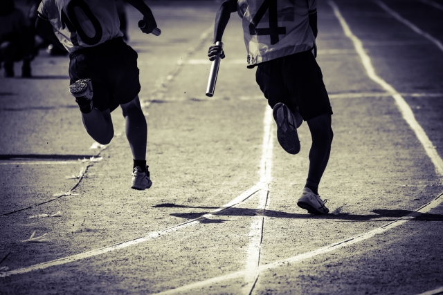 最高のリレー 体育 祭 イラスト かっこいい ただのディズニー画像